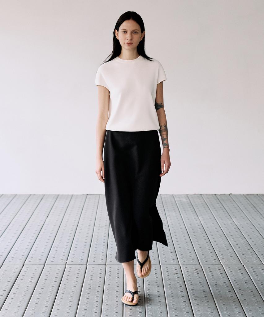 Aesmoeo Selina Slit Banding Skirt (Black)
