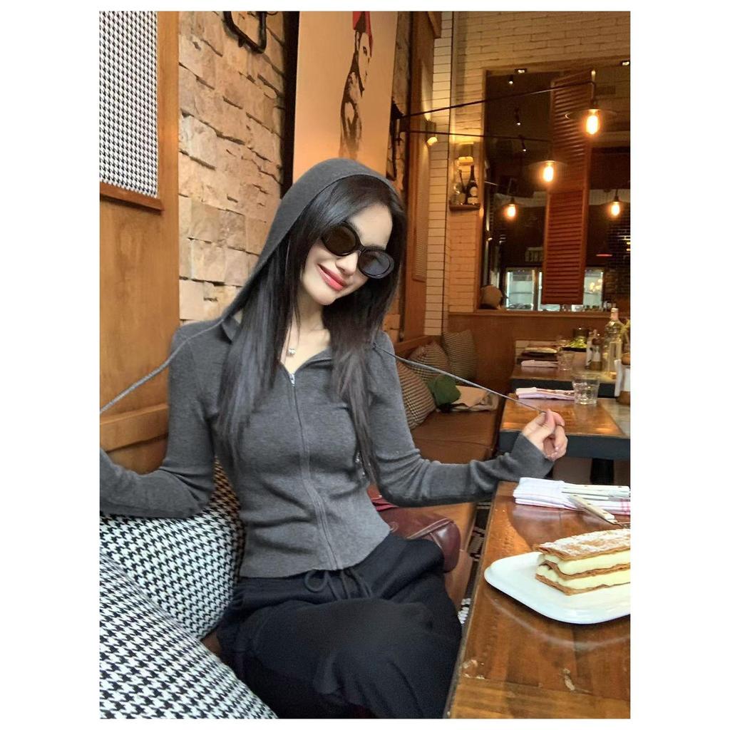 Women's Gray Spicy Girl Fishbone Slim Zipper Hoodie Long Sleeve T-shirt for Autumn.