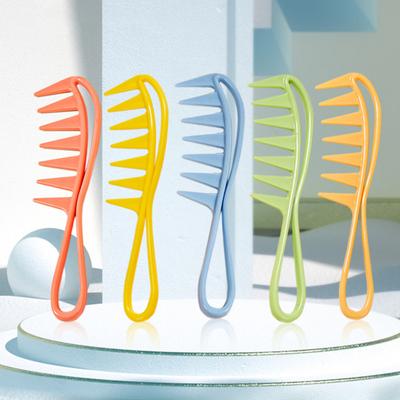 Couleurs de bonbons Peigne de coiffure Dent de requin Design creux Couleurs de bonbons Dents larges en plastique Peigne de coiffure bouclé humide sec double usage