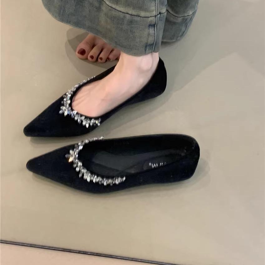 

Temperament rhinestone pointed single shoes women s 2025 spring new French sweet velvet red shallow mouth soft sole evening shoes 35 чёрный