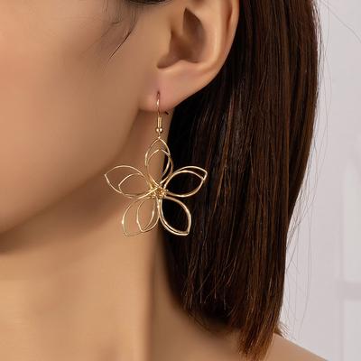 Vintage Exaggerated Metal Hollow Flower Earrings Women'S High-End Sense Woven Geometric Earrings, Earrings