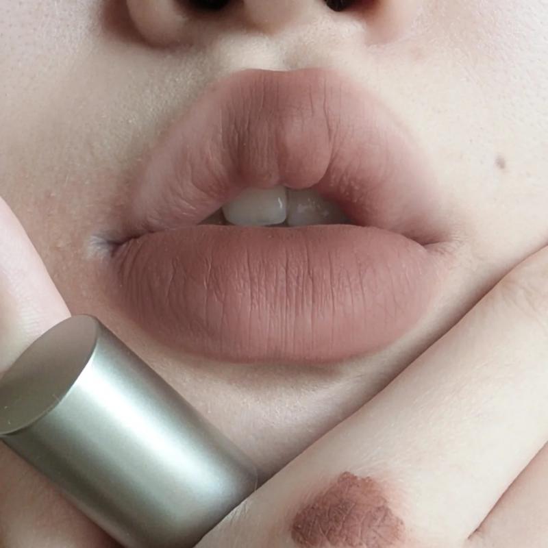 Gray flour Taro color lipstick! Cool Lip Mud Olive Leather Nude Low Saturated Plain Lip Glaze White Matte Lipstick