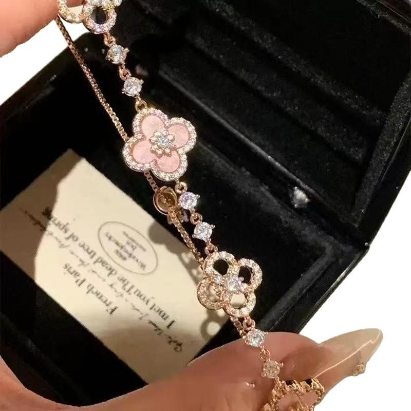 Fashionable Lucky Four-leaf Clover Natural Mother-of-pearl Pull-out Bracelet for Women A Light Luxury and High-end Floral Jewelry Accessory