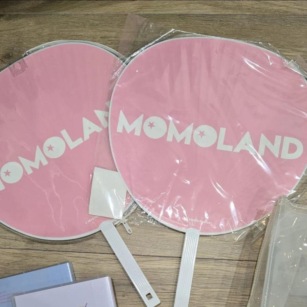 [USED] MOMOLAND Various Goods Set