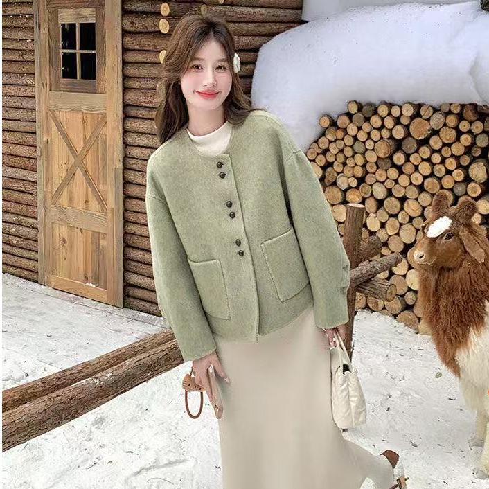 Chic Korean-Style Short Green Wool Jacket for Women - Autumn/Winter 2025 Elegant and Slimming.