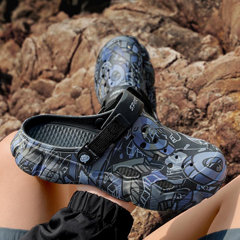 Fashion Summer Men Hole Shoes EVA Thick Bottom Slippers Casual Non-Slip Outdoor Slippers Beach Water Shoes Home Casual Slide Sandals
