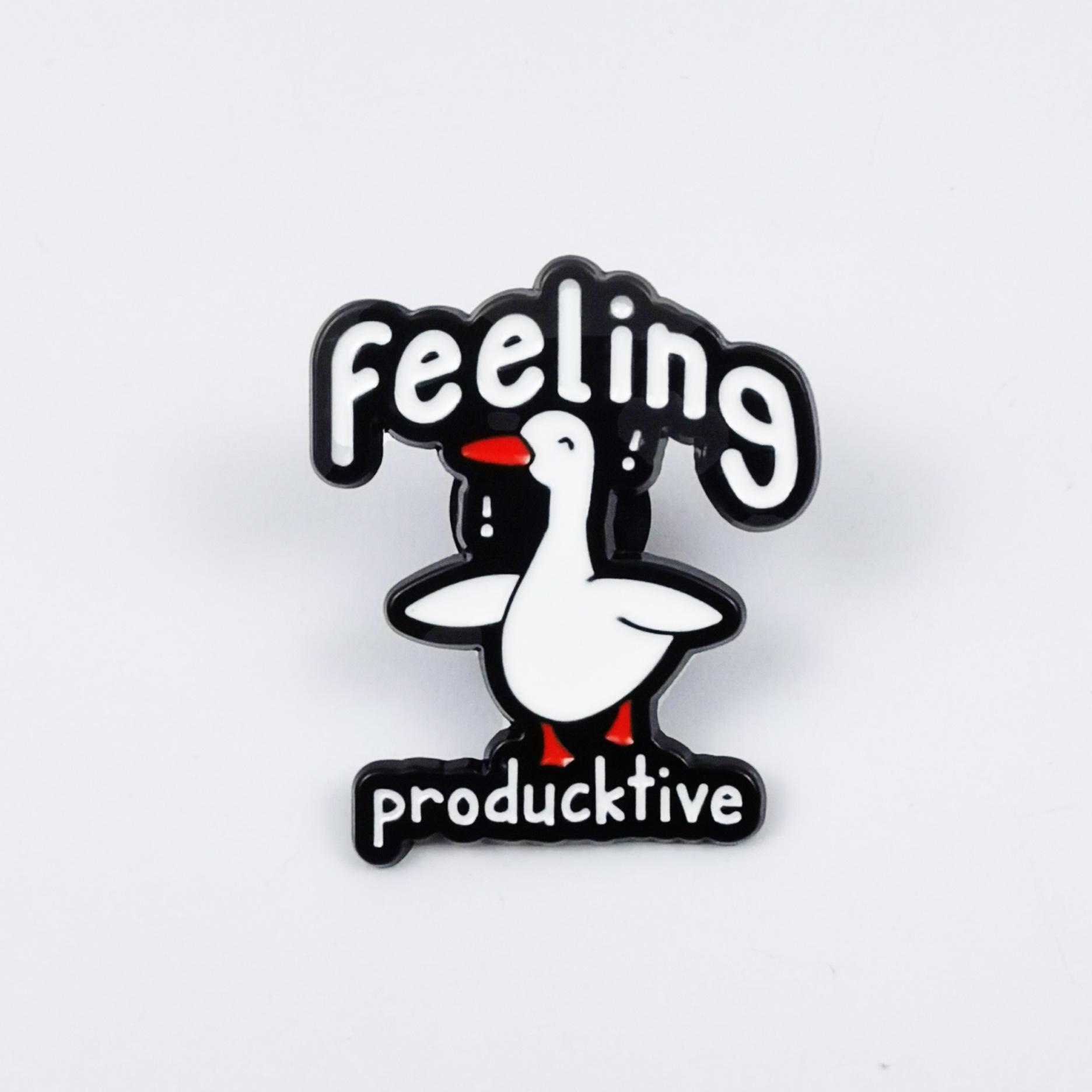 Creative White Goose Cartoon Brooch: Cute Alloy Animal Badge with Drip Oil Detail, Fashionable Accessory Ornament.