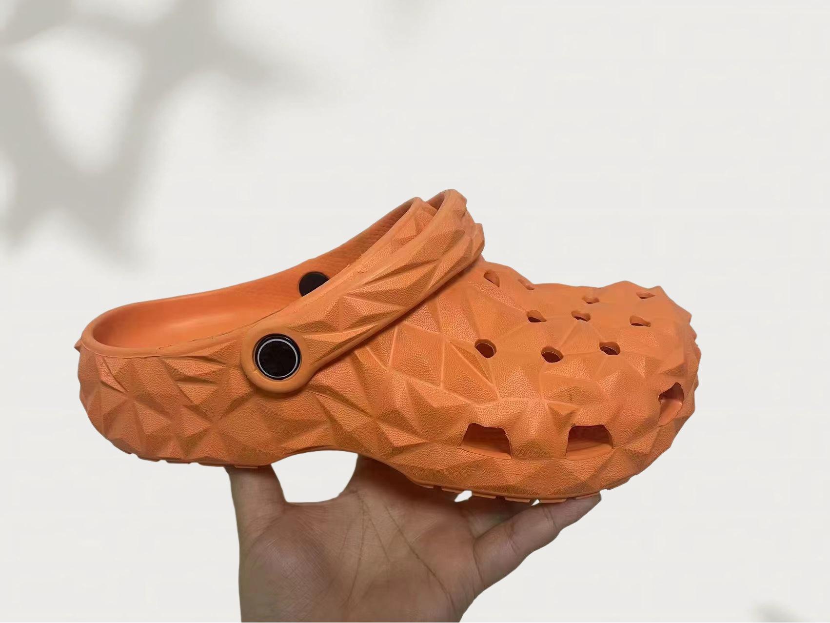 

2025 New Star Non-Slip Breathable Durian Clog Beach Shoes for Men & Women M10/W12/Size 44 помаранчевий