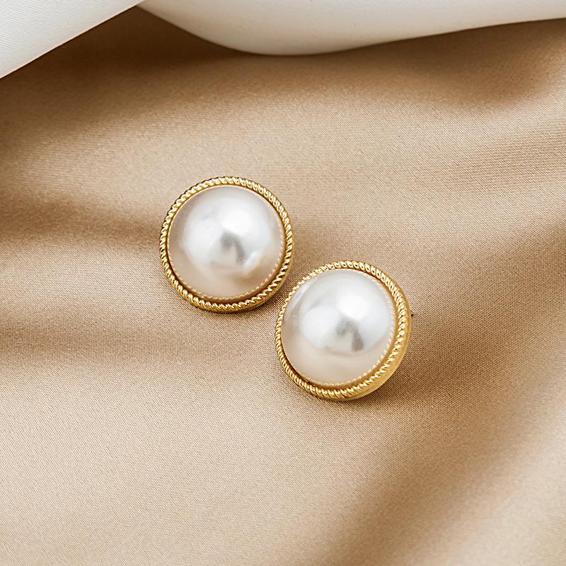 Elegantes Pendientes de Perlas Barrocas: Versátil Aguja de Plata 925 con Borde de Oro Francés