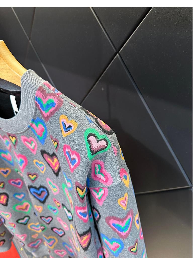 Men's Colorful Heart Print Round Neck Sweatshirt - Stylish, Versatile, & Casual Pullover for Autumn/Winter
