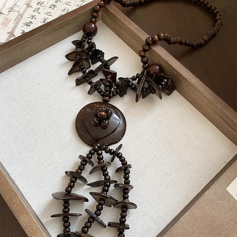 European and American color acrylic shell beaded necklace design sense collarbone chain exaggerated necklace women