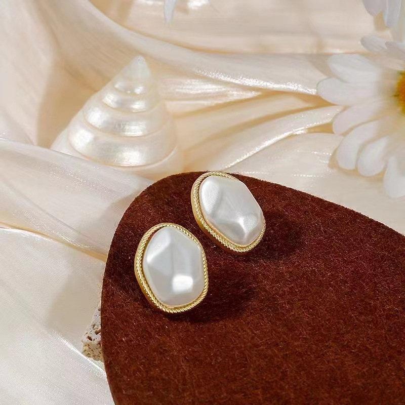 Fashion Simple Irregular Big Earrings Popular Golden Plating Simulated Pearl Stud Earring For Women Jewelry Girl Lady Gifts