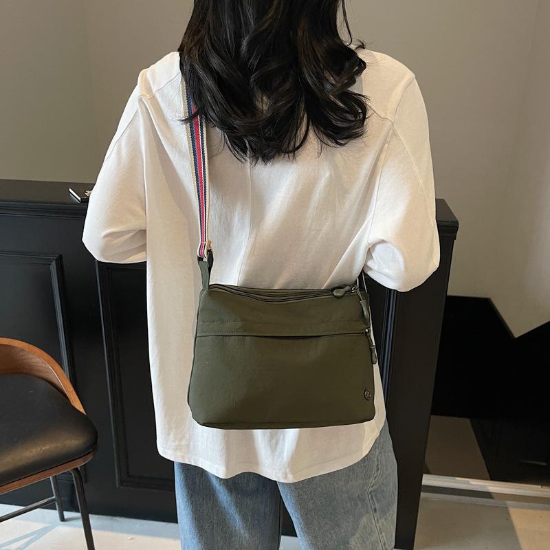 Simple and lightweight casual nylon bag cross-border new commuting fashion large-capacity shoulder bag small square bag messenger bag