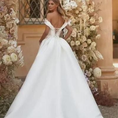 European & American Plus Size One-Shoulder Satin Wedding Dress with High Waist and Trailing Skirt