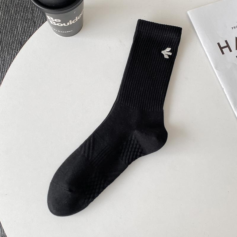 Men's Spring and Autumn Embroidery Sports Sweat Absorbing Breathable Long Cotton Socks