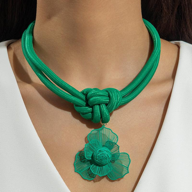 A Unique Knotted Design Necklace With Leaves Starfish And Scallops A Simple Drawstring Pendant Necklace With A Bow And Pearls