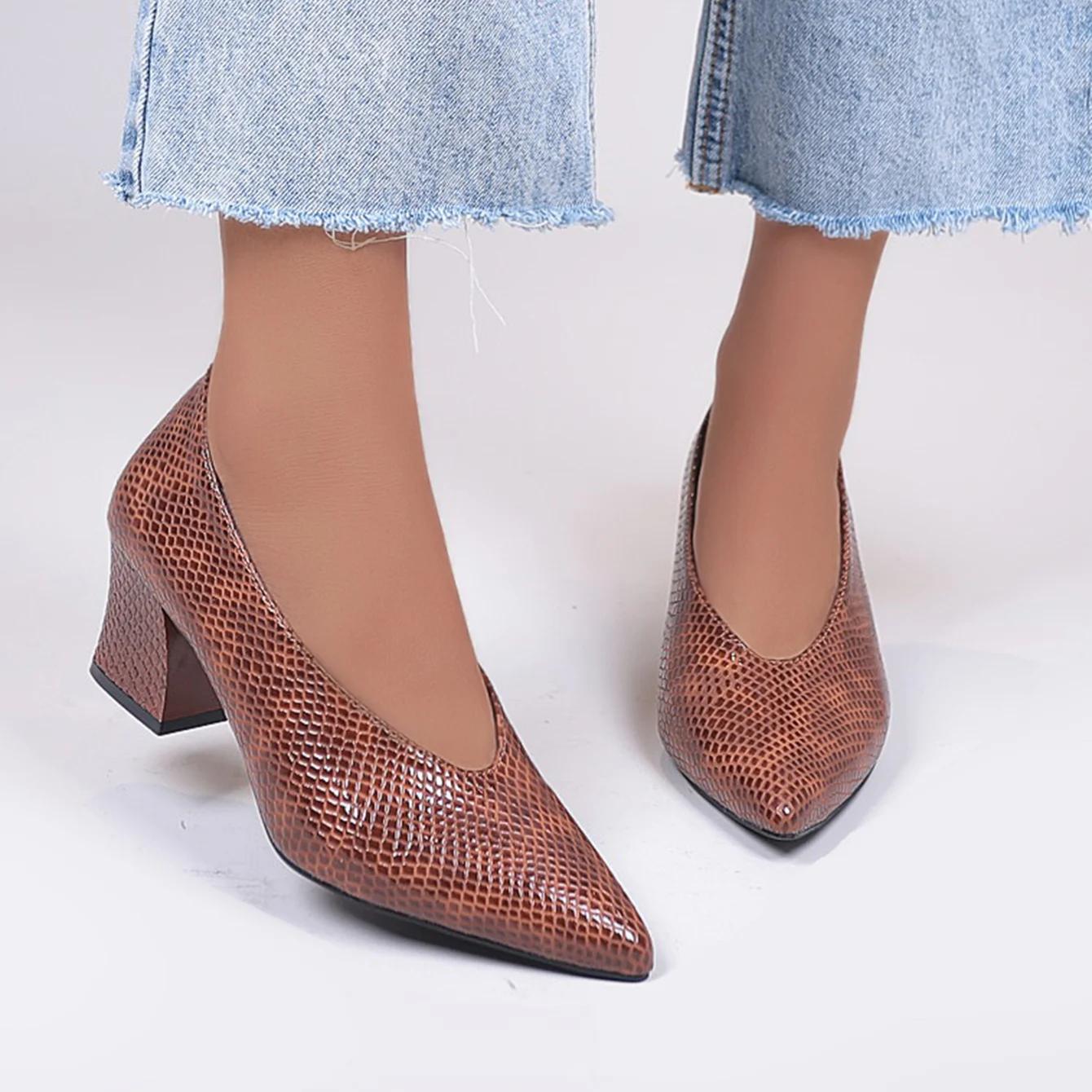 

Мода 2024 года Новые женские туфли из лакированной кожи с острым V-образным вырезом на высоком каблуке Весенние туфли на платформе в стиле ретро 38