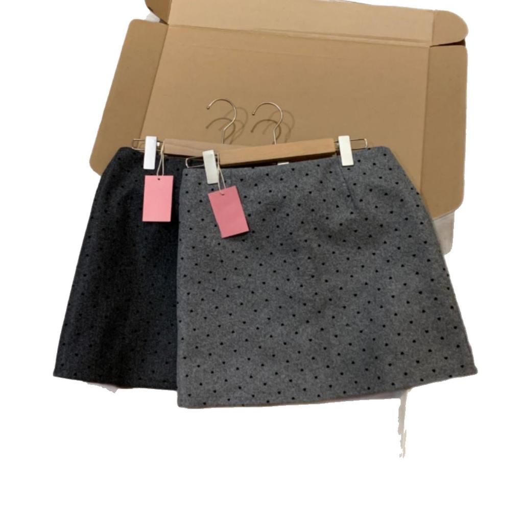 Korean Polka Dot Woolen A-line Skirt – High Waist, Hip-Hugging, Autumn/Winter Style