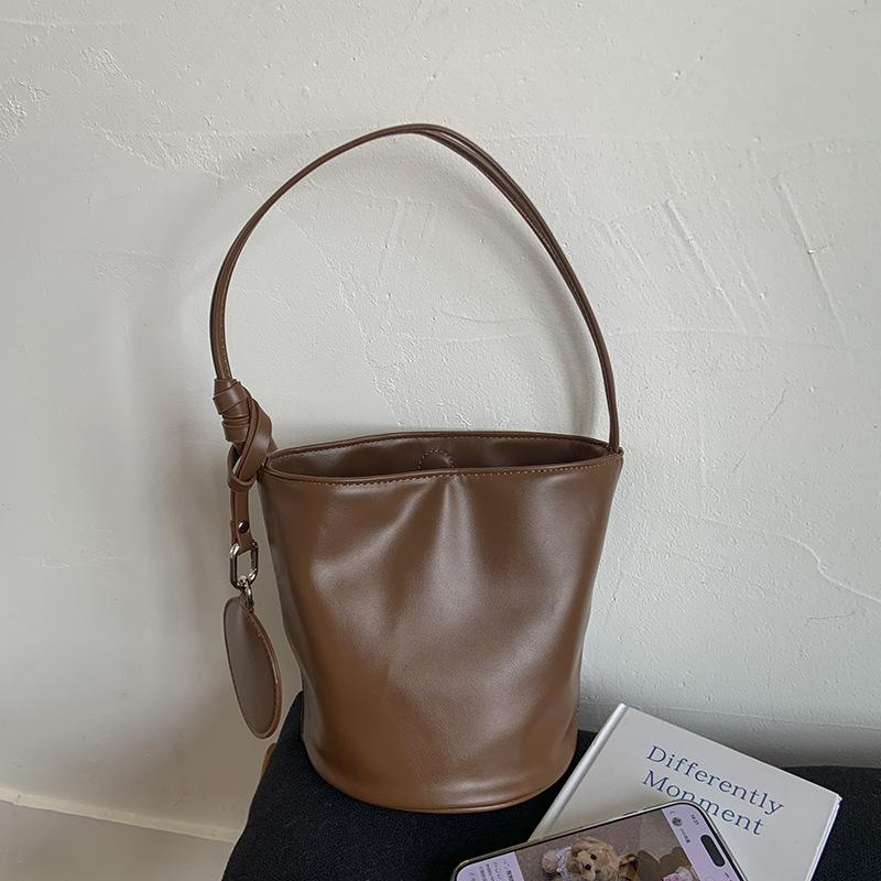 This Year's Popular Bag Women's Large-capacity 2025 New Simple and Versatile Shoulder Underarm Bag Texture Popular Bucket Bag