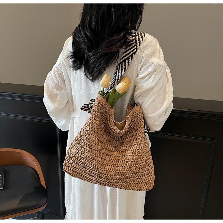 Boho Chic Large Woven Straw Tote Bag for Women Commuter Handbag Shoulder Bag, Perfect for Spring Outings, Beach Tote Bag