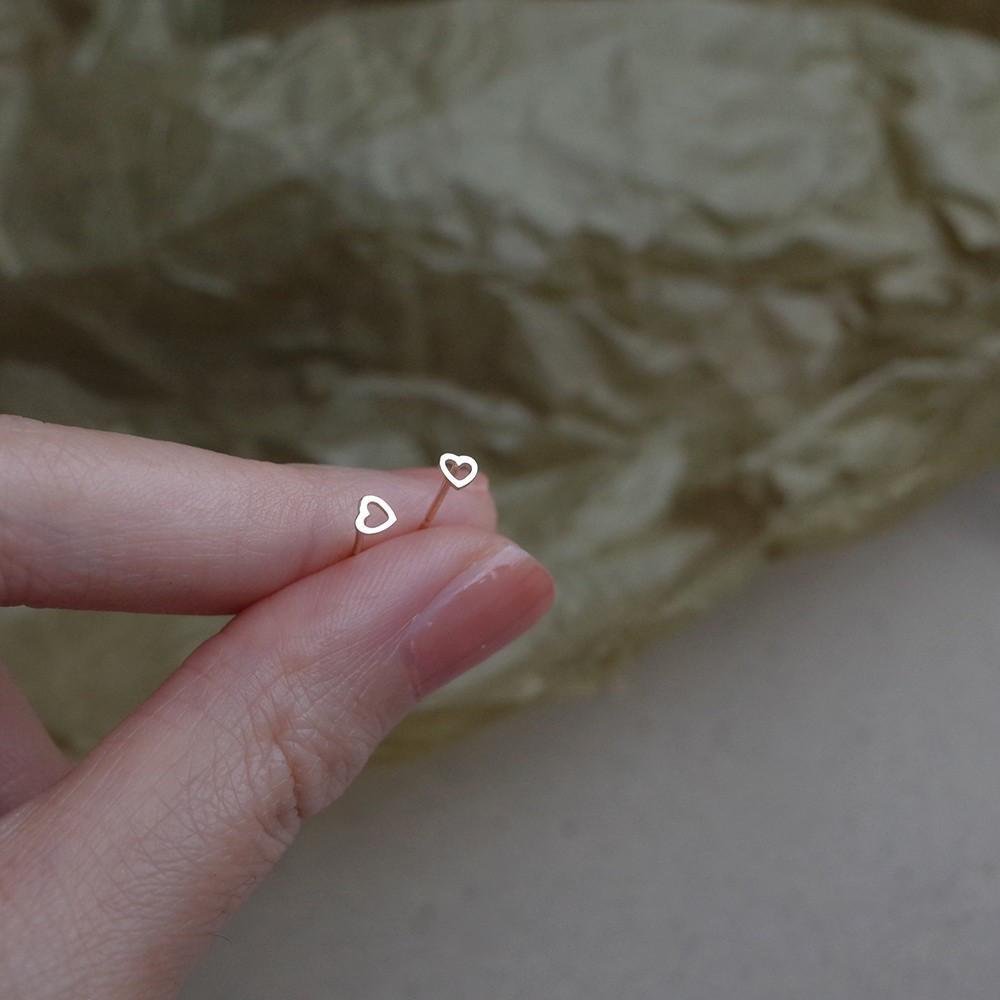 

Серьги-гвоздики в форме мини-сердца из стерлингового серебра S925, женские, полые, модные, персиковые, розово-золотые, с косточкой для уха 925