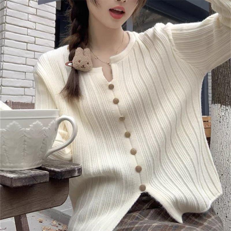 

Korean Style Slimming Buttoned Sweater Undershirt for Women - Knitted, Long Sleeve, Versatile, Casual Slit Design S (Below 80 lbs)