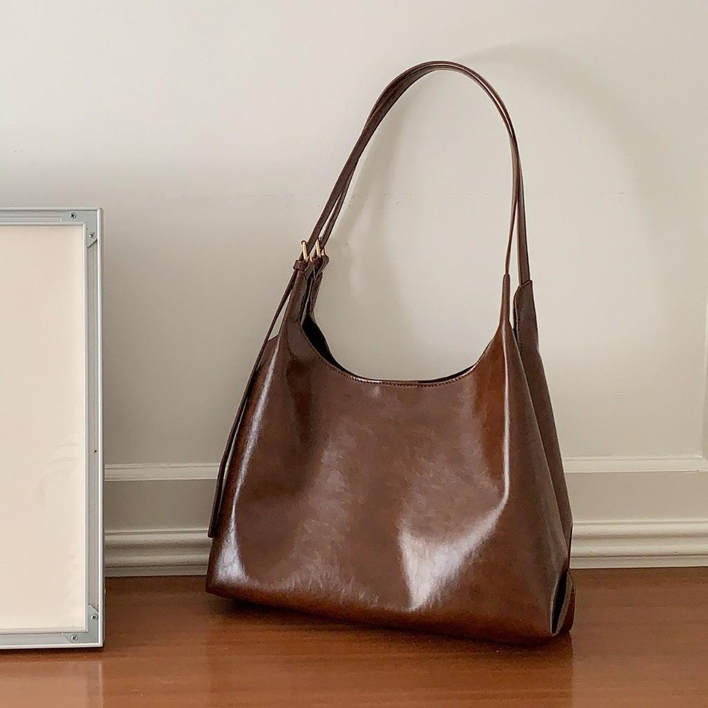 IELGY Retro Oil Wax Leather Tote Bag Large Capacity Commuter Shoulder Bag