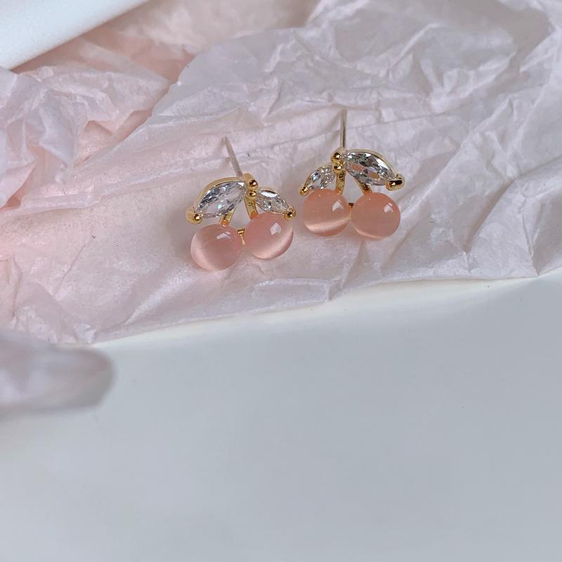 Elegante kirsebærøredobber i rosa zirkon for kvinner - Lettvektige, trendy fruktdesign med søt sjarm