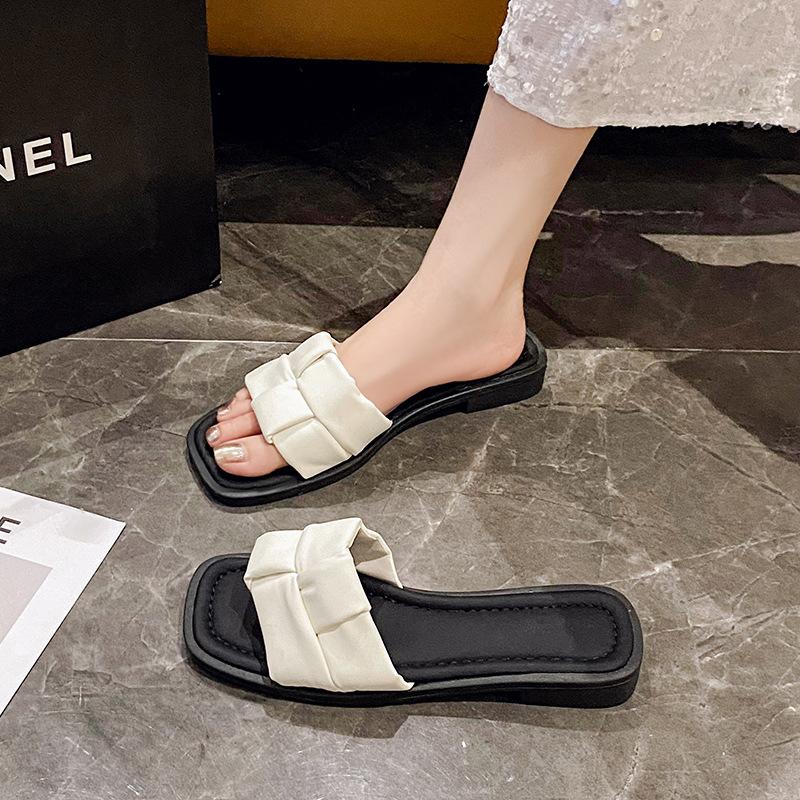 Schöne coole Hausschuhe Damen Sommerbekleidung modischer und vielseitiger Rock 2025 neuer Feenstil flache Strandschuhe