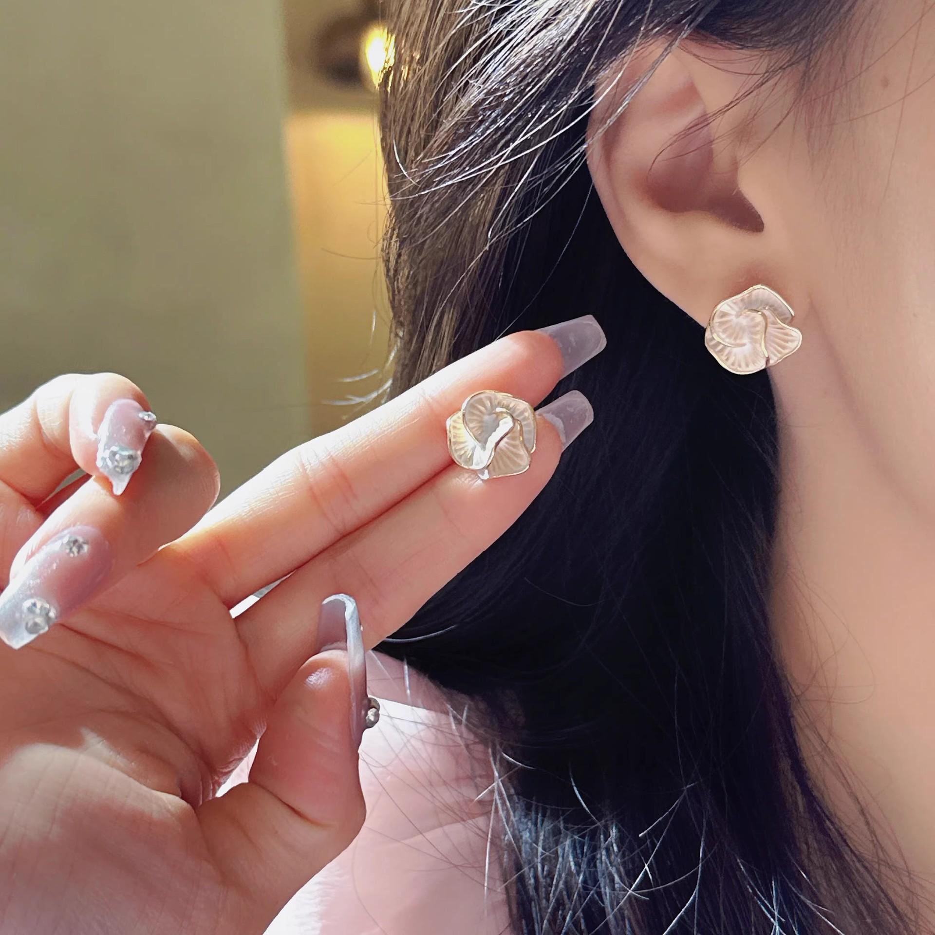 

ANENJERY Геометрическая текстура Камелия Цветок Серьги для женщин Модные элегантные Высококачественные уникальные новые серьги Ювелирные подарки белый