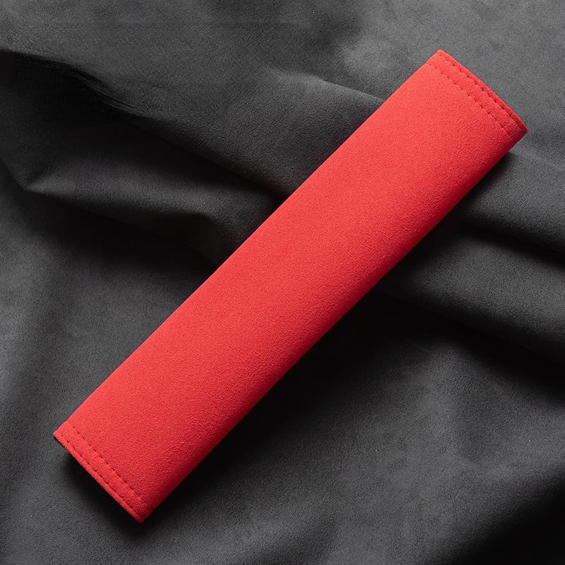 

1 пара автомобильных ремней безопасности, защита плеч, чехол для сиденья, меховой чехол для защиты от удушения, удлиненный бампер, защитный чехол для ремня безопасности красный