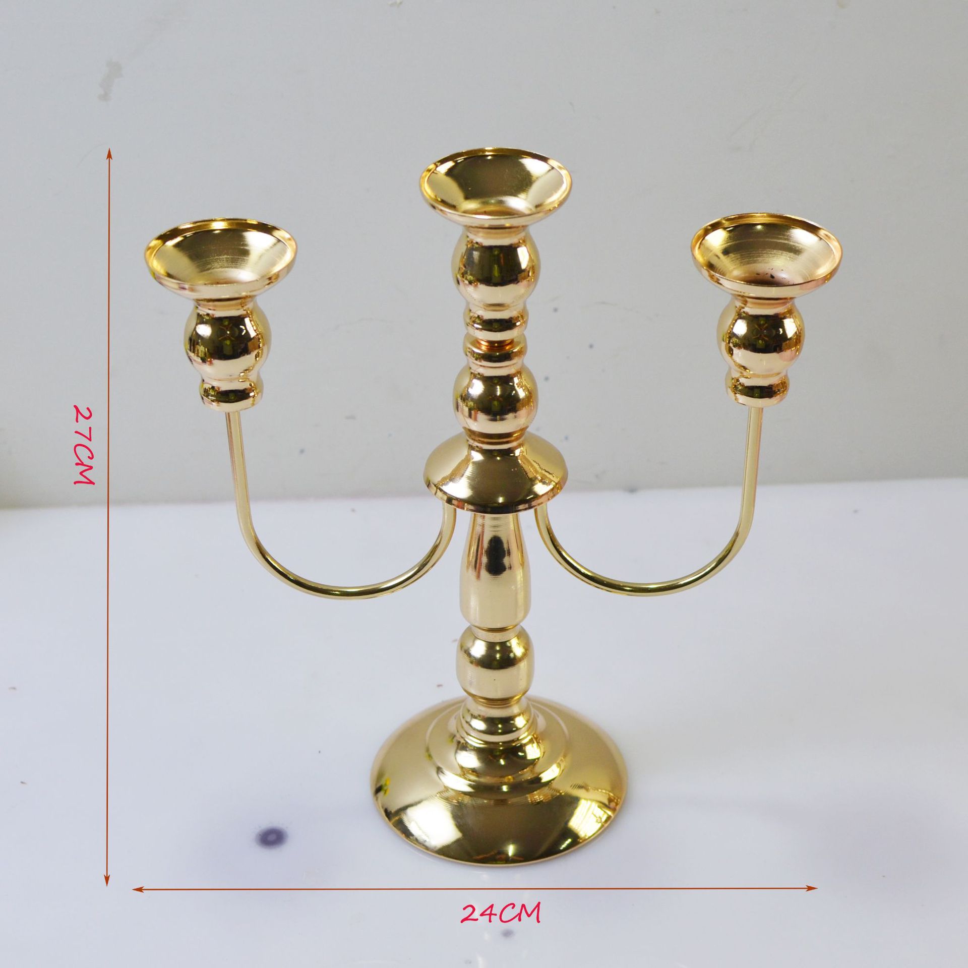 

European-style Golden Iron Candle Holders Decorative Pieces for Hotel Wedding or Candlelight Dinner 1Pc