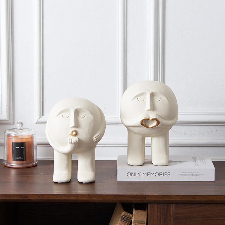 Resin Handicrafts Realistic Figure Sculpture Cartoon Round Man Caring Person Decorative Figurines Home Decoration Accessories