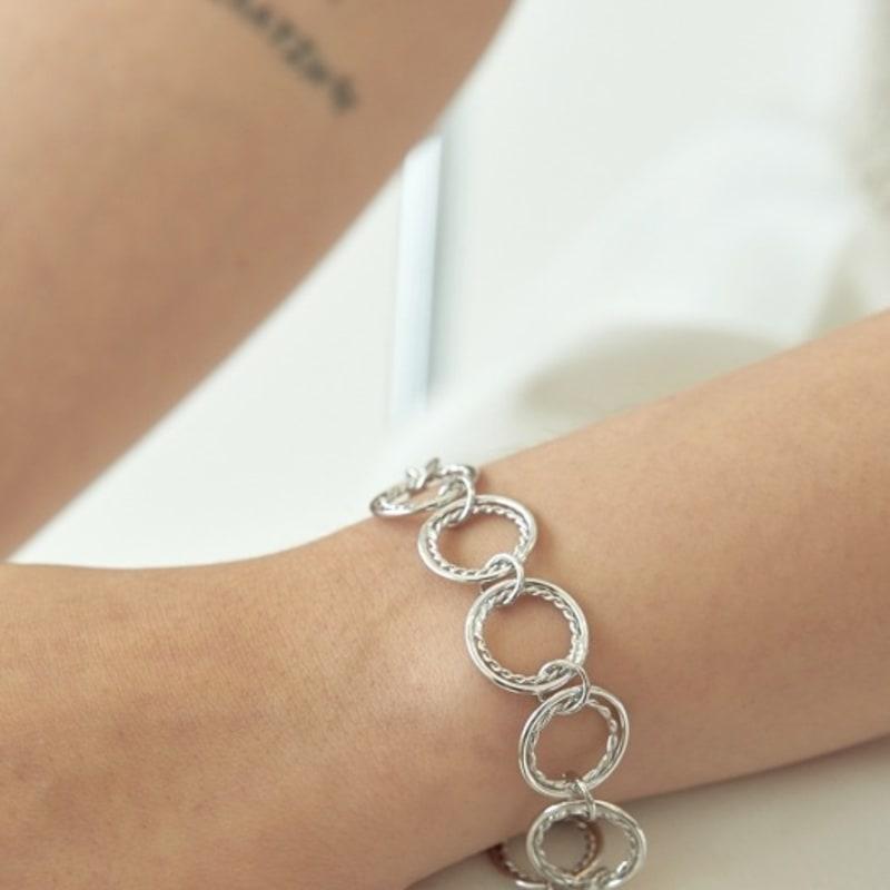

LAYERMOOD twin circle bracelet-silver free