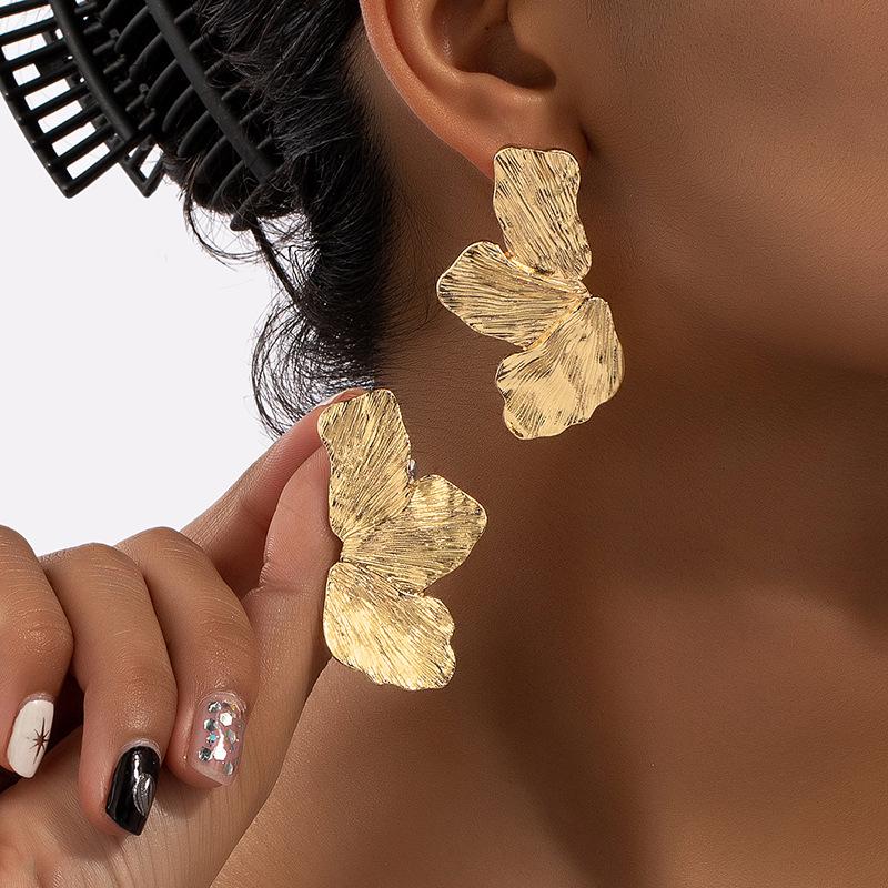 Exaggerated Petal Stud Earrings: Women's Creative Fashion Flower Design
