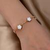 Damen-Armband aus einem Stück Weißes Kleines Blume Lässiges Armband Geeignet für den täglichen Gebrauch und den Urlaub