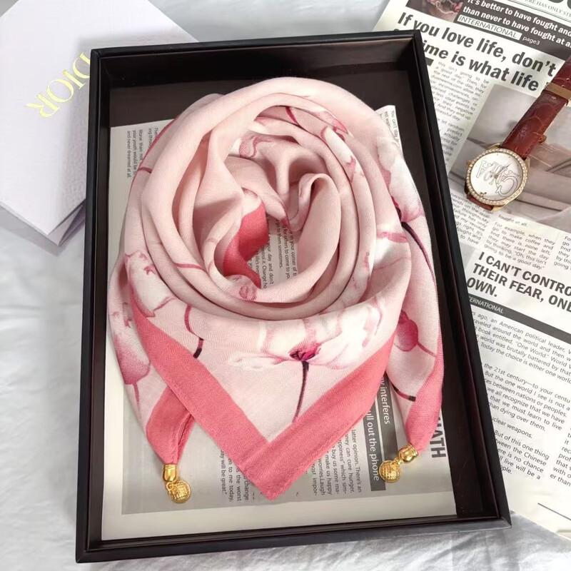 Women's Magnetic Buckle Square Scarf