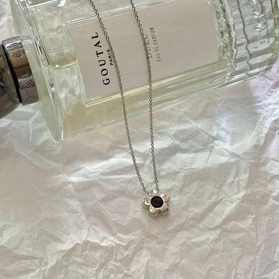 Su Chuang S925 Sterling Silver Black Diamond Plum Blossom Necklace for Women, Elegant Light Luxury Versatile Clavicle Chain