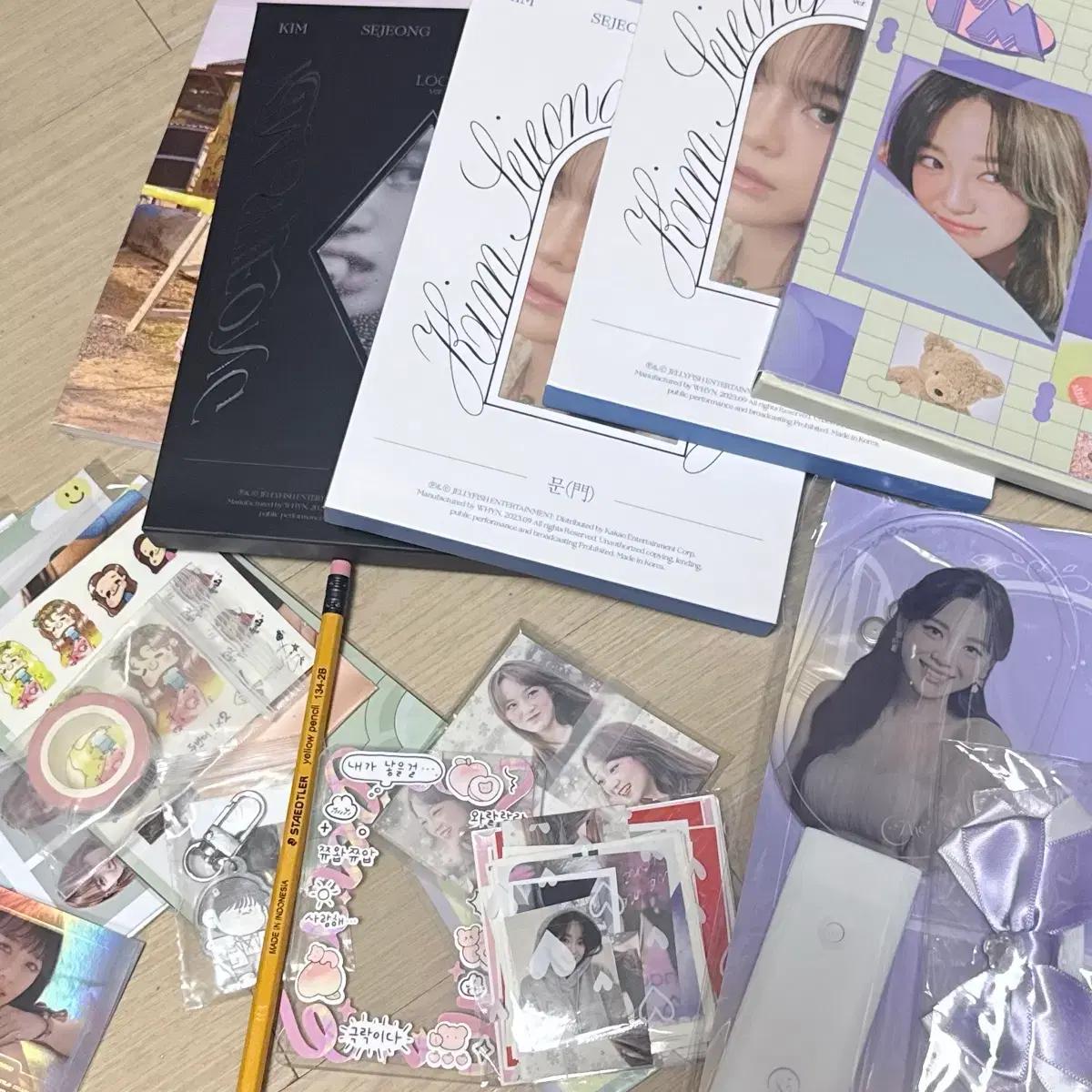 

[Bulk] Kim Sejeong Goods IM Moon Album Cheering Stick Used