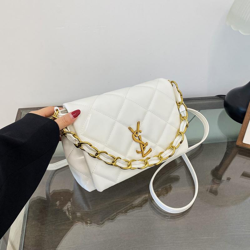 Podzimní a zimní luxusní jednobarevná řetízková kabelka pod paži přes rameno, moderní dámská crossbody kabelka. Stylový, elegantní prémiový.