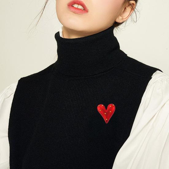 Red Heart Brooch Women Lapel Pin Decorative Brooch Pin Stylish Heart Coat Sweater Pin Gift for Friends Family