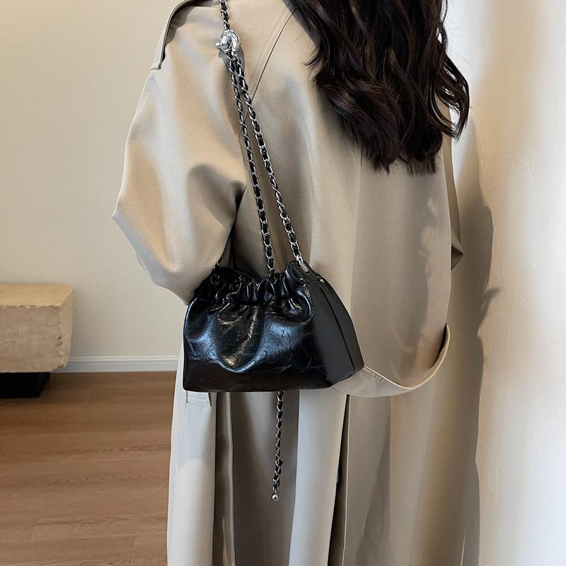 Korean fashion large-capacity chain bag women's new 2025 summer simple bucket bag niche texture messenger bag