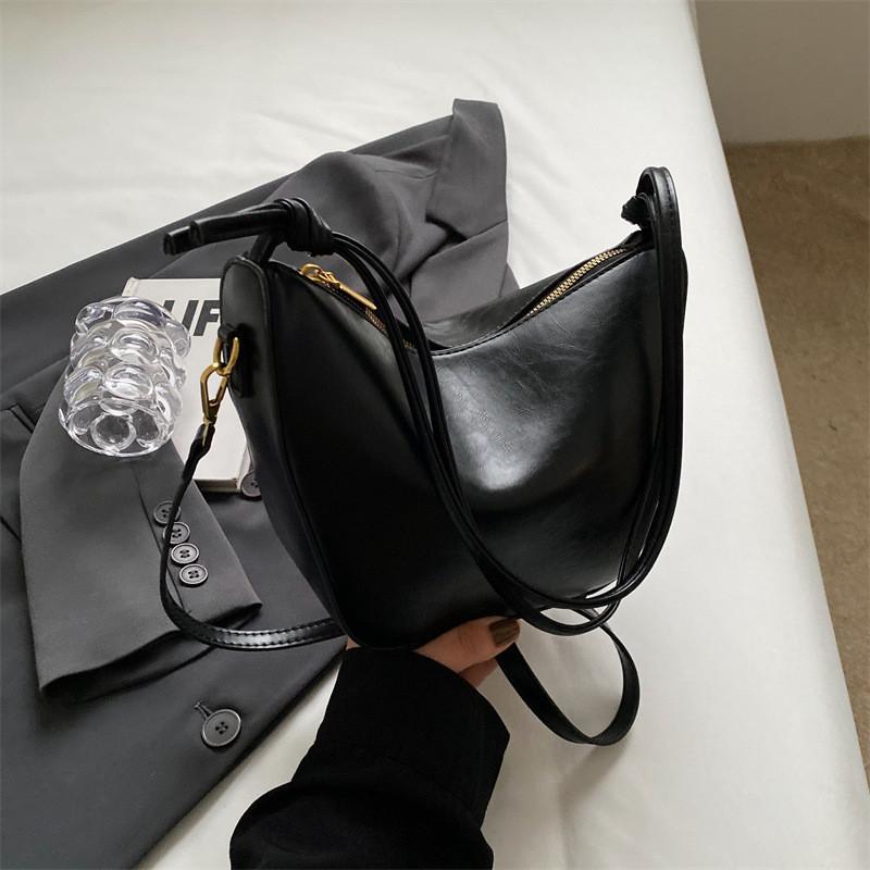 Стильная женская сумка 2023 Новая Повседневная Высококачественная Зимняя Наплечная Сумка через плечо Стильная Женская Сумка-пельмень Шикарная Кофе чёрный