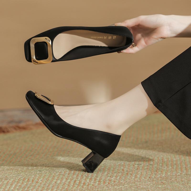 

H988-3 квадратная головка высокие каблуки женские высокие мерсеризованные замшевые стельки темперамент женские туфли квадратная пряжка французские толстые каблуки одинарные туфли 34