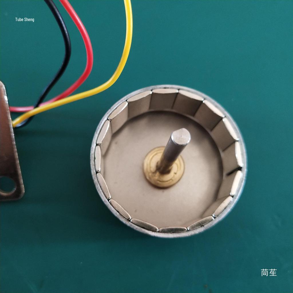 Compact 30W Hand-Crank Power Generator with Permanent Magnet External Rotor