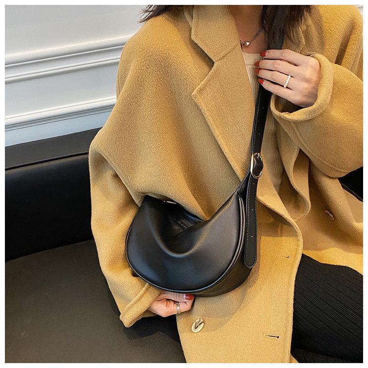 Популярные высококачественные сумки из мягкой кожи Летние модели 2024 года наплечники почтальоны дамплинги и дорожные сумки 1479₽