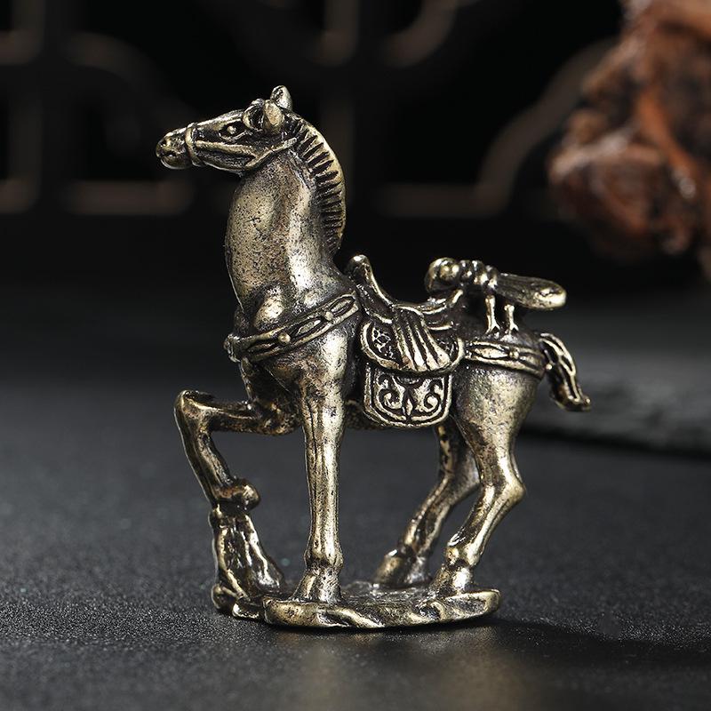 Figurka z mosiądzu zodiakalnego konia: Solidna, ręcznie robiona ozdoba na sukces - Idealna do dekoracji domu lub biura.