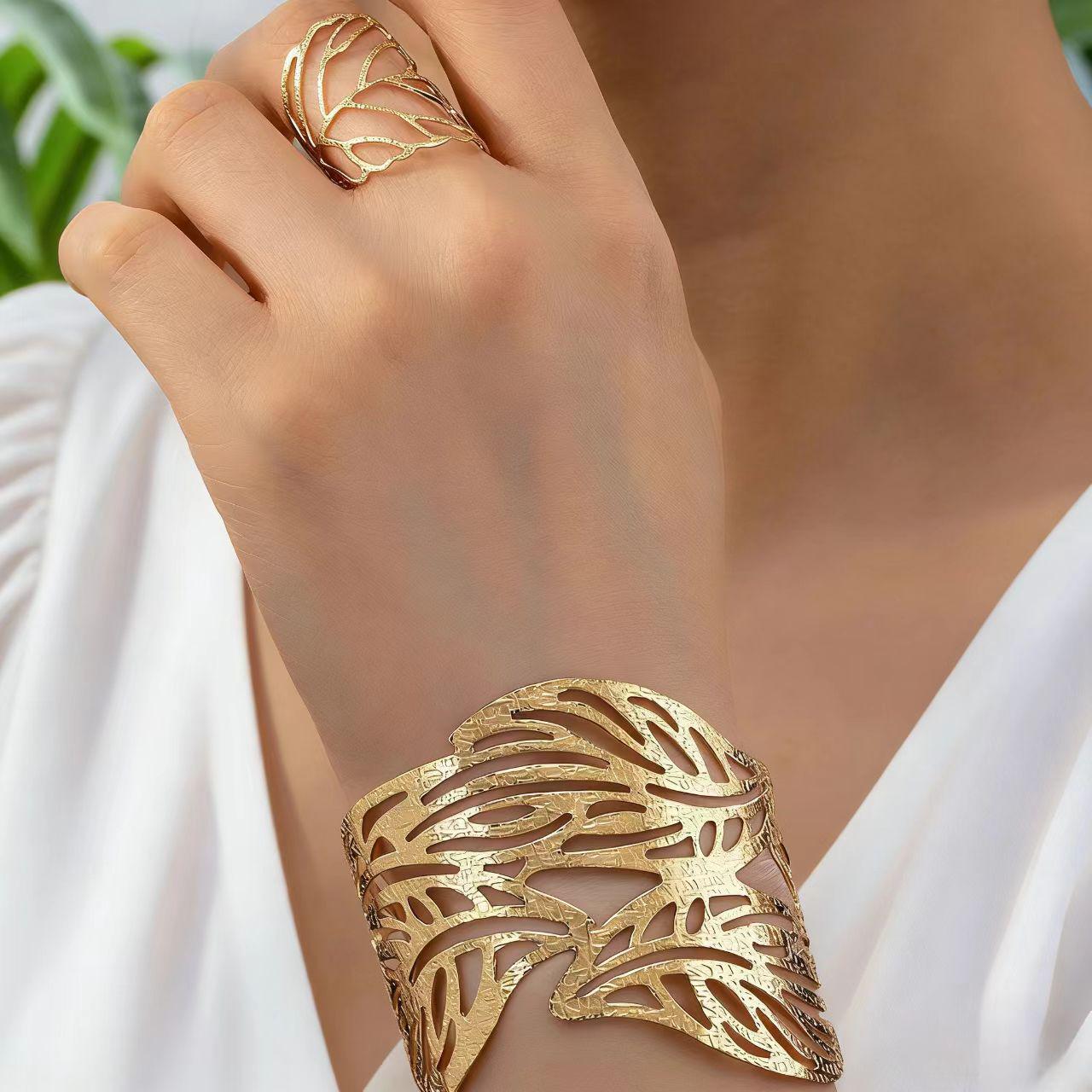 Металлический браслет и кольцо в ретро-дизайне с листьями золотой