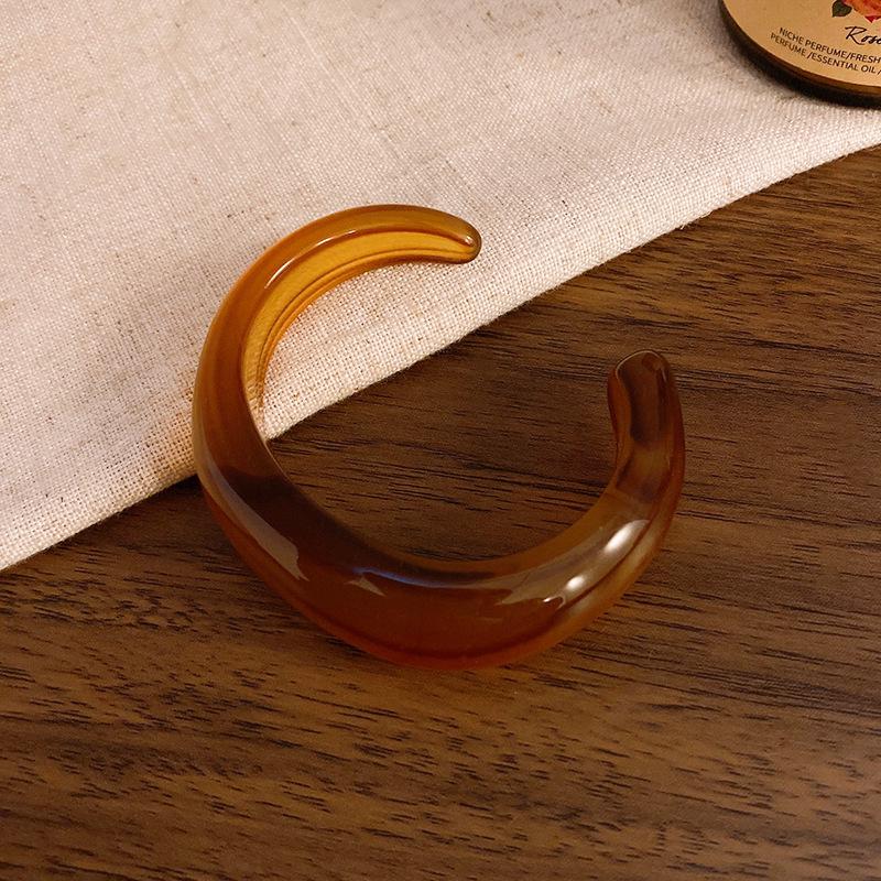 Luxuriöses europäisches & amerikanisches geometrisches offenes Acryl-Armreif-Armband