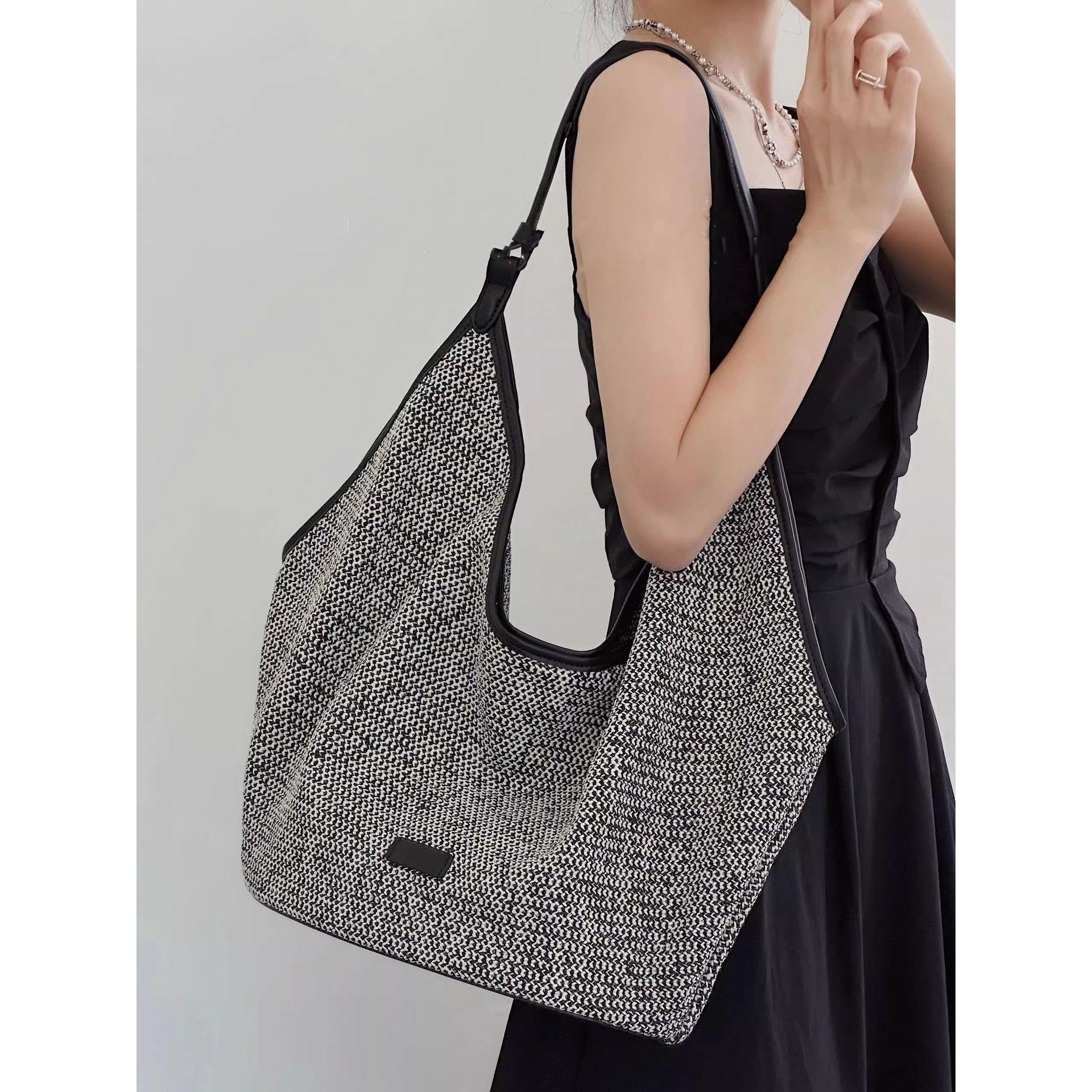 

2025 Minimalist Women s Raffia Woven Tote Bag – Large Capacity Summer Underarm Bucket Bag чёрный